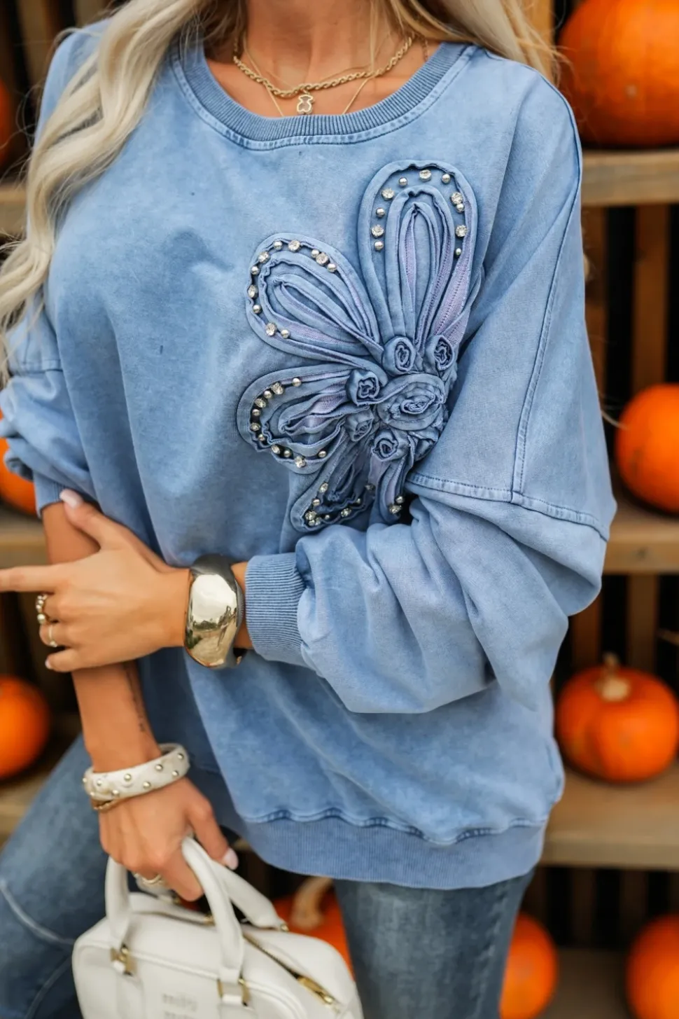 BLUZA BAWEŁNIANA DEKATYZOWANA Z OZDOBNYM KWIATEM NIEBIESKA