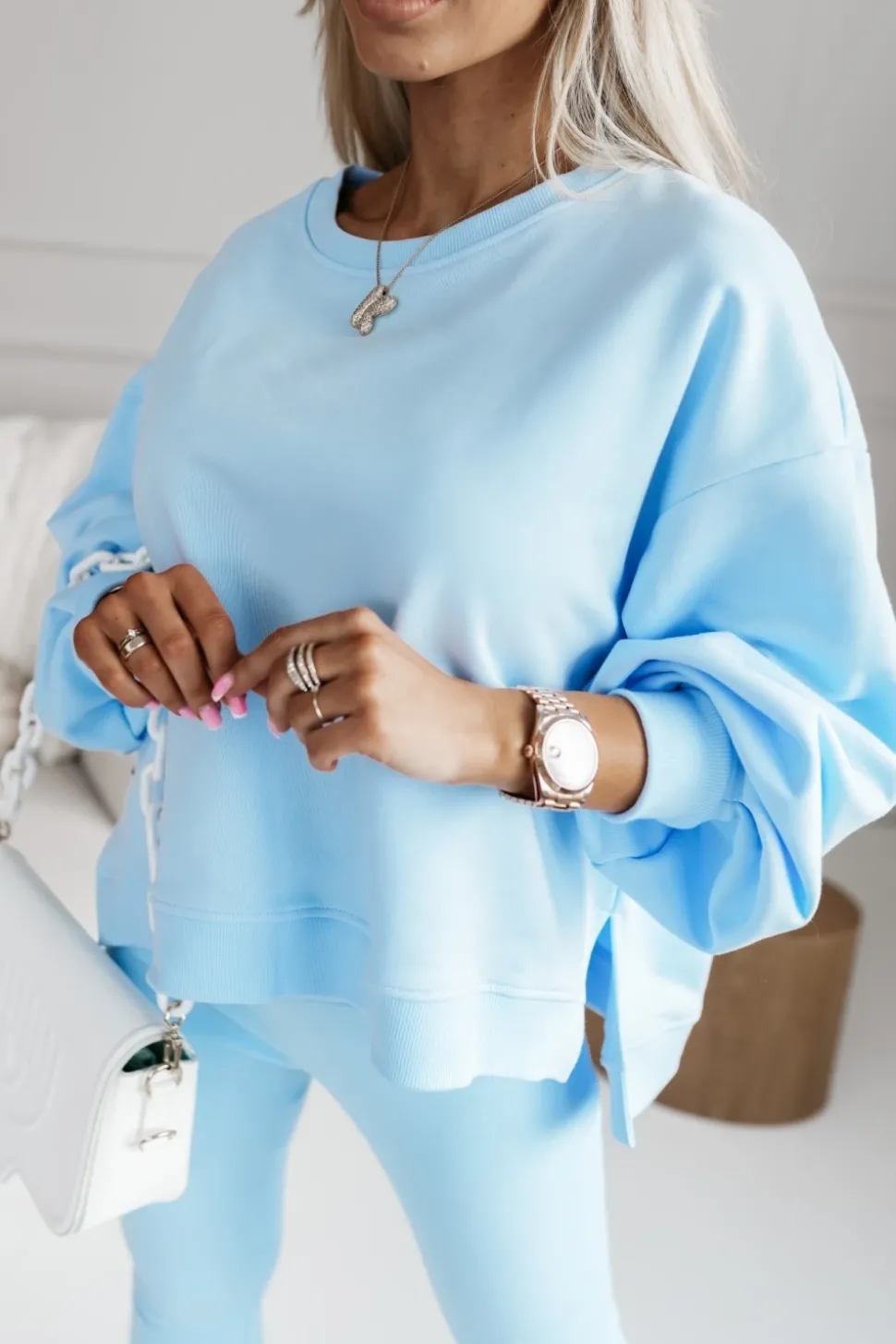 BLUZA BAWEŁNIANA MERRY OVERSIZE ASYMETRYCZNA Z ROZCIĘCIAMI PO BOKACH BŁĘKITNA