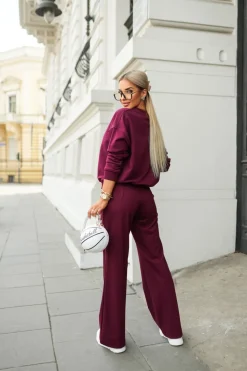 BLUZA BAWEŁNIANA Z OKRĄGŁYM DEKOLTEM Z NAPISEM STAYHERE BURGUNDOWA