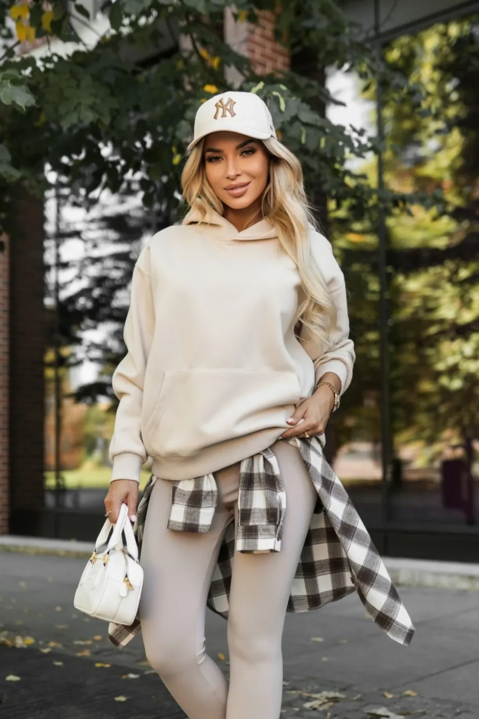 BLUZA DRESOWA BAWEŁNIANA KANGURKA Z KAPTUREM BEŻOWA