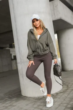 BLUZA DRESOWA BAWEŁNIANA Z KAPTUREM Z MINIMALISTYCZNYM NAPISEM KHAKI