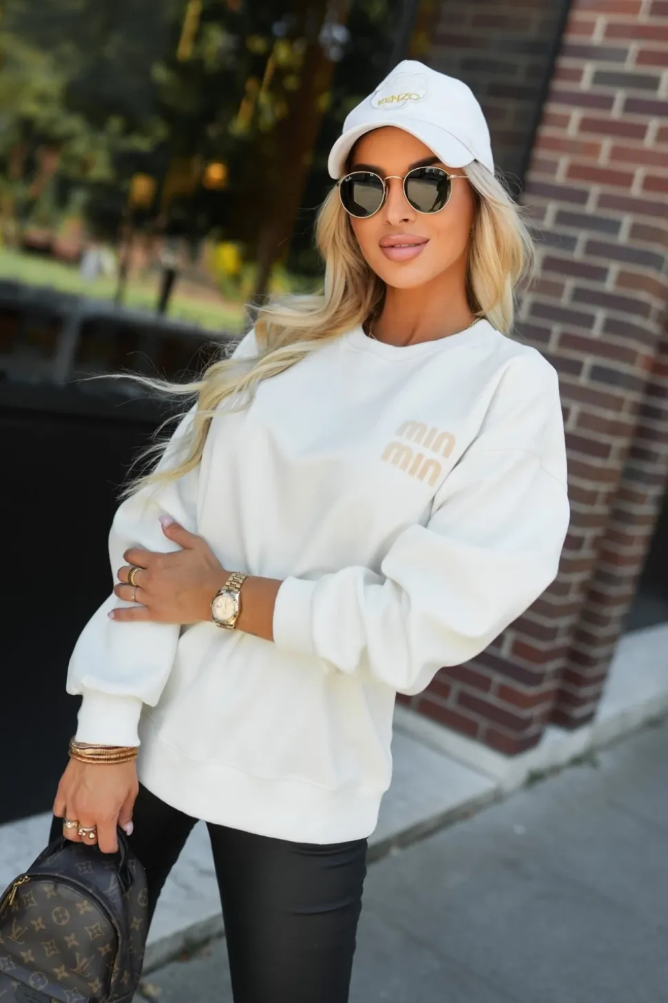 BLUZA DRESOWA BAWEŁNIANA Z MINIMALISTYCZNYM NAPISEM ECRU