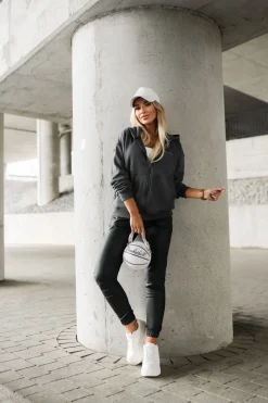 BLUZA DRESOWA BAWEŁNIANA Z KAPTUREM Z MINIMALISTYCZNYM NAPISEM GRAFITOWA