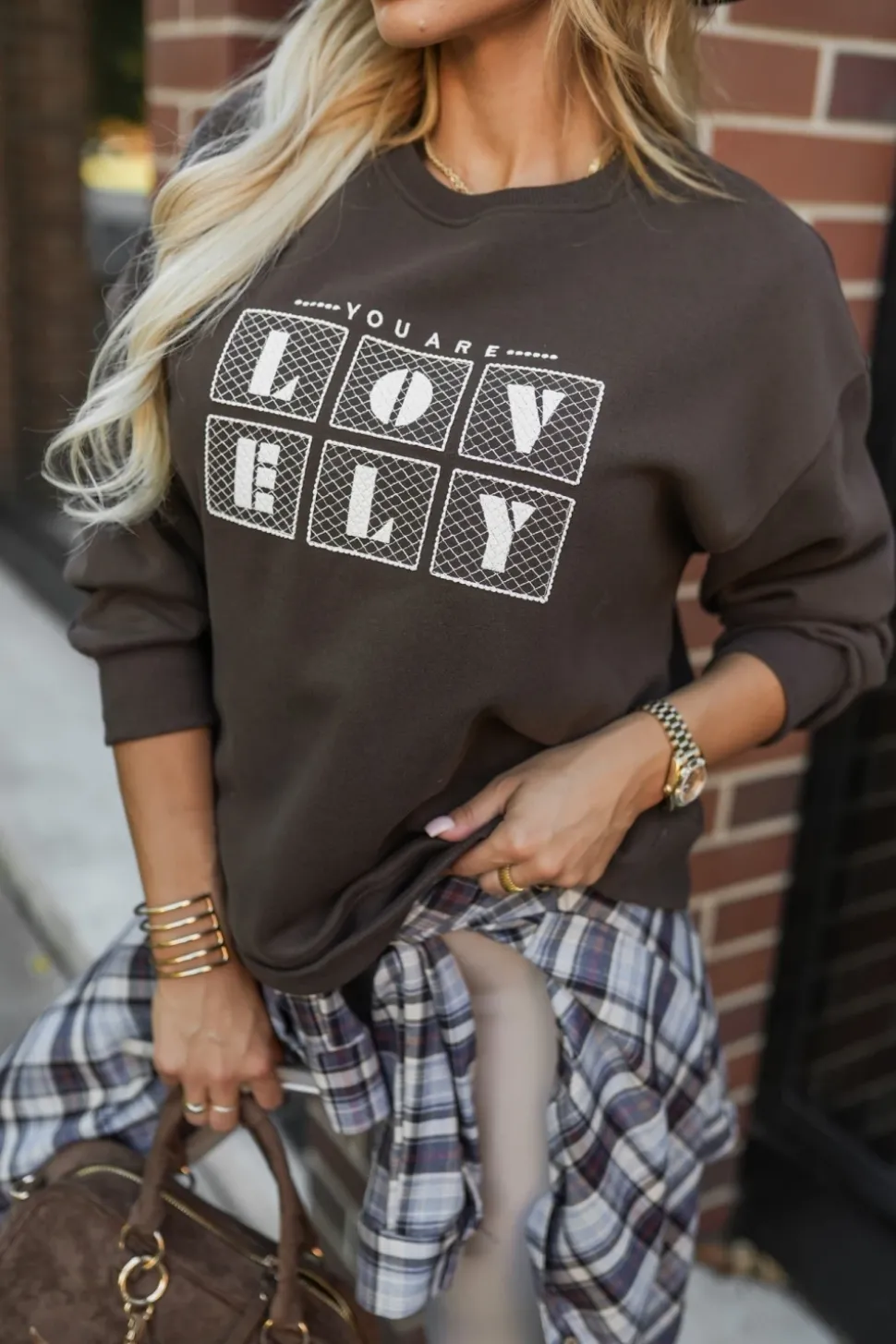 BLUZA DRESOWA BAWEŁNIANA Z NAPISEM LOVELY CZEKOLADOWA