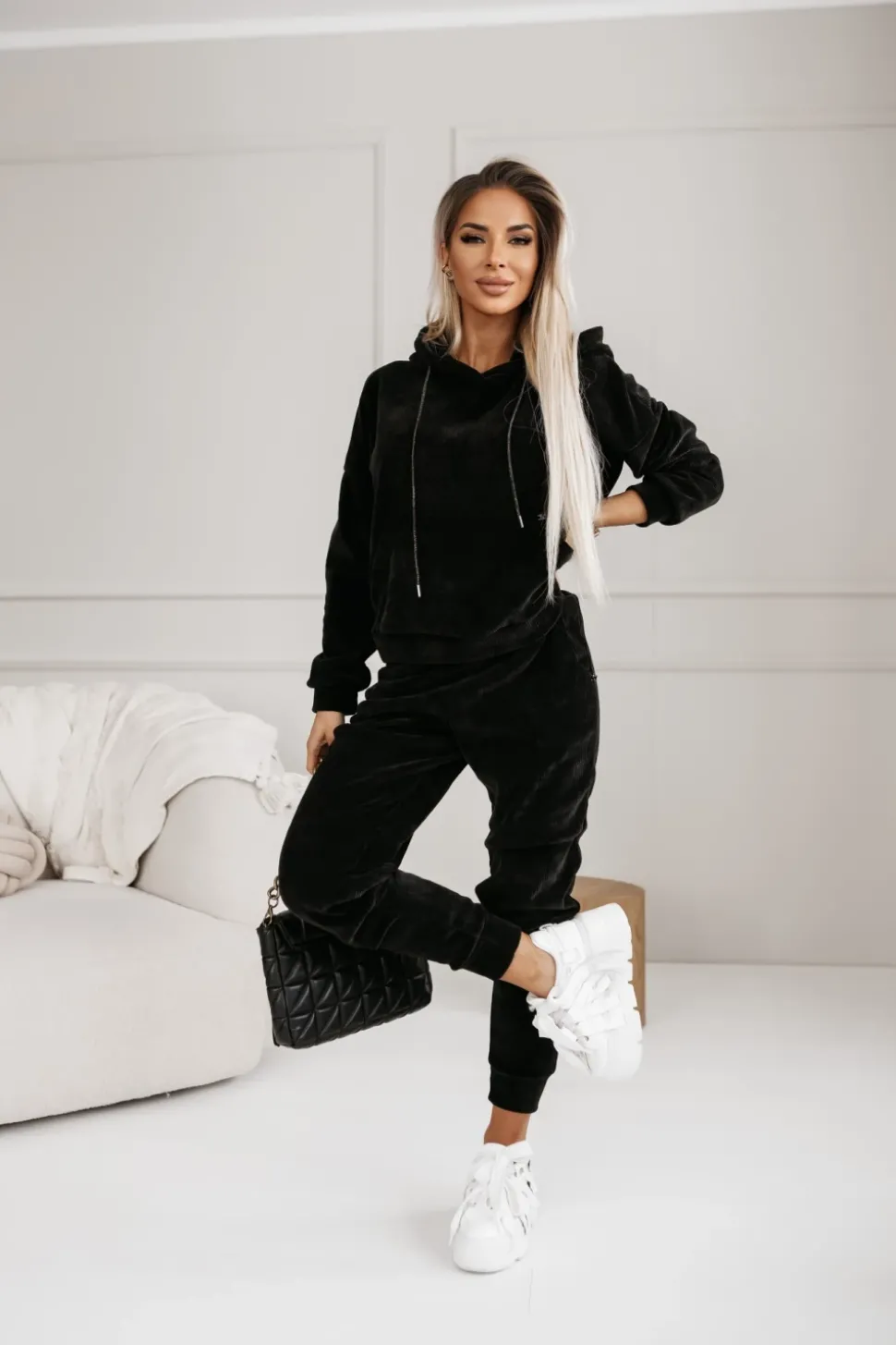 BLUZA DRESOWA JIMMY O WARKOCZOWYM SPLOCIE Z KAPTUREM CZARNA