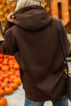 BLUZA DRESOWA OCIEPLANA Z KAPTUREM ZE ZŁOTĄ APLIKACJĄ MICKY CZEKOLADOWA