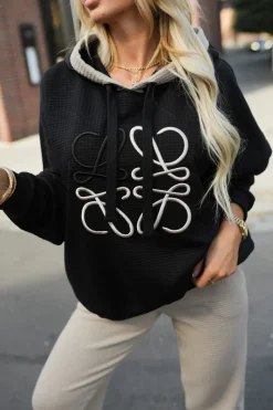 BLUZA DRESOWA Z KAPTUREM WAFFLE Z HAFTEM CZARNA