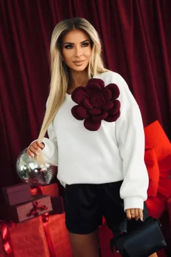 BLUZA OVERSIZE OCIEPLANA Z ODPINANYM KWIATEM 3D BIAŁA