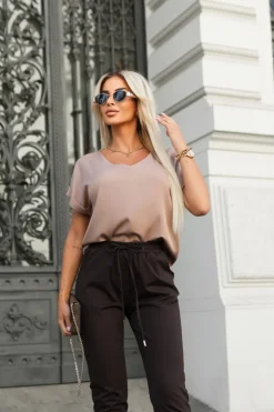 BLUZKA AMORE Z DEKOLTEM W SEREK JASNY BRĄZ