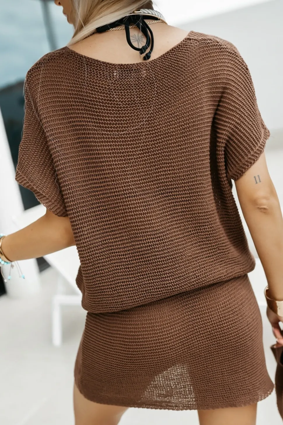 BLUZKA AŻUROWA VICTORIA BOHO Z DEKOLTEM W SEREK BRĄZOWA