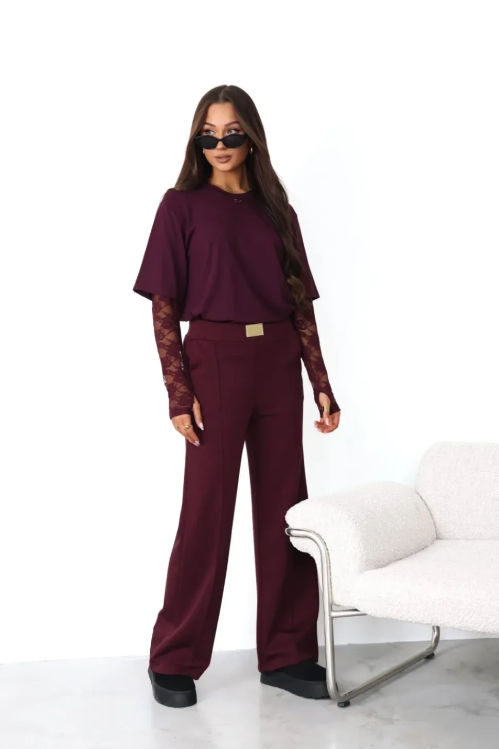 BLUZKA BASIC BAWEŁNIANA Z KORONKOWYMI RĘKAWAMI JAGODOWA