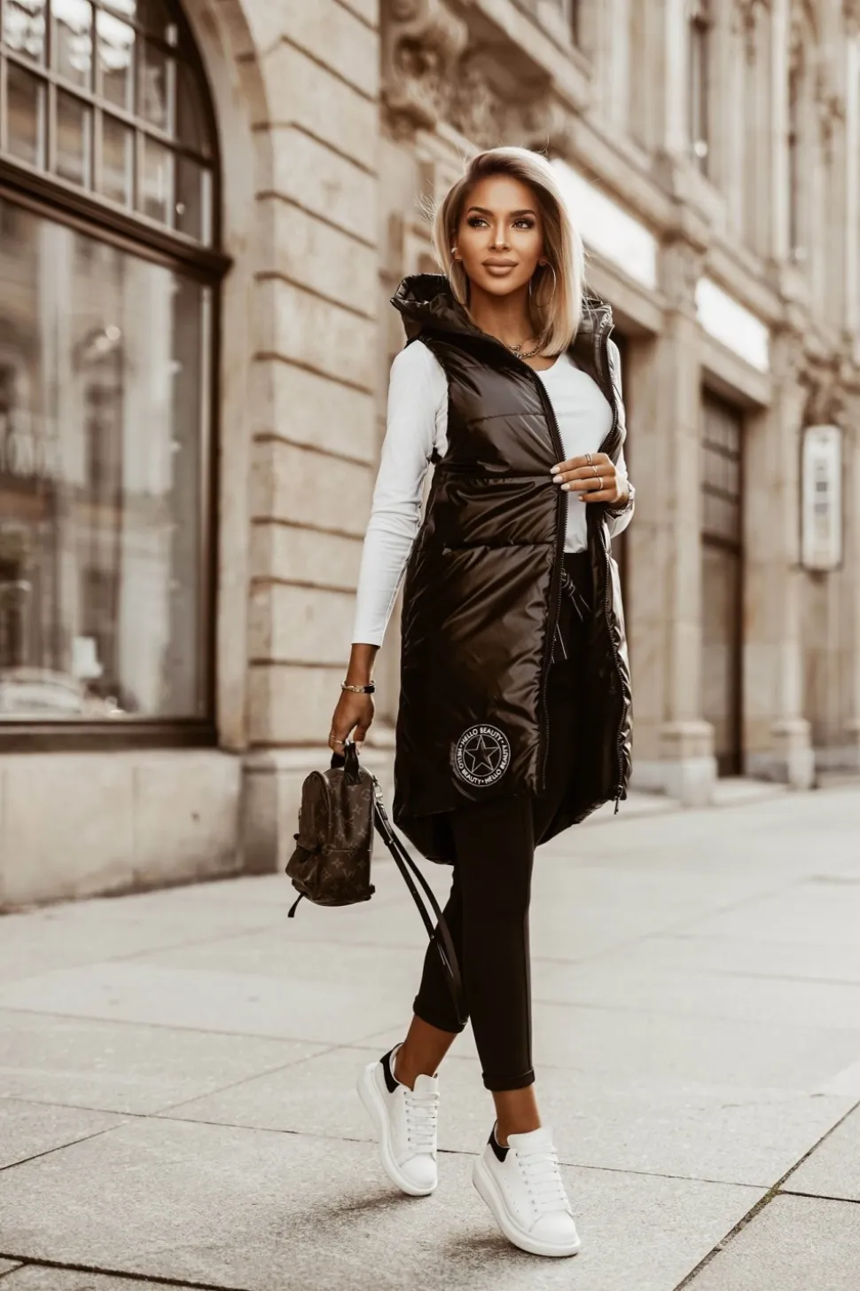 BLUZKA BAWEŁNIANA BASIC Z DŁUGIM RĘKAWEM V DEKOLT BIAŁA