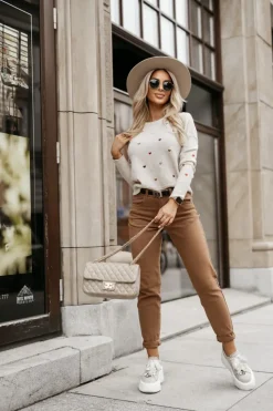 SPODNIE JEANSOWE MOM FIT Z WYSOKIM STANEM Z PASKIEM W KOMPLECIE KARMELOWE