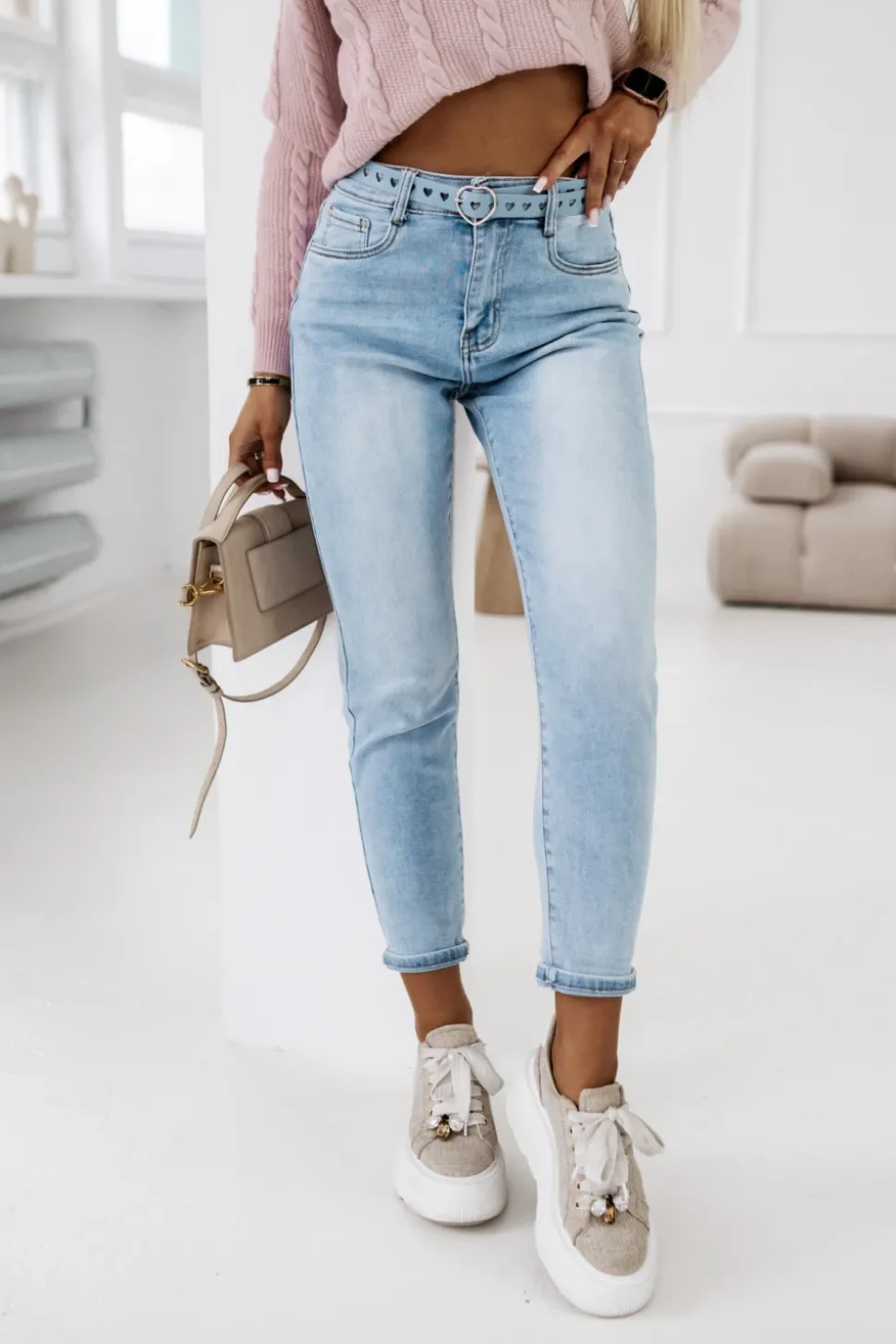 SPODNIE JEANSOWE TYPU BOYFRIEND Z PASKIEM W KOMPLECIE BŁĘKITNY JEANS