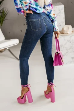 SPODNIE JEANSOWE Z WYSOKIM STANEM ZDOBIONE NITAMI CIEMNY JEANS