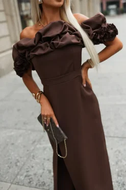 SUKIENKA MAXI HISZPANKA Z OZDOBNĄ FALBANĄ NA DEKOLCIE BRĄZOWA