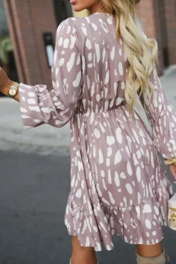 SUKIENKA RIMINI PRZED KOLANO Z KOPERTOWYM DEKOLTEM BEŻOWO-ECRU