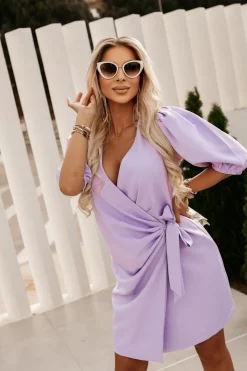 SUKIENKA Z KOPERTOWYM DEKOLTEM SUNSET WIĄZANA Z BOKU LILA