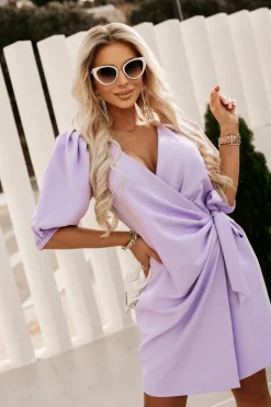 SUKIENKA Z KOPERTOWYM DEKOLTEM SUNSET WIĄZANA Z BOKU LILA