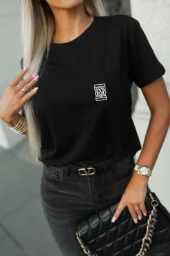 T-SHIRT BAWEŁNIANY Z KIESZONKĄ I OZDOBNYM ELEMENTEM CZARNY