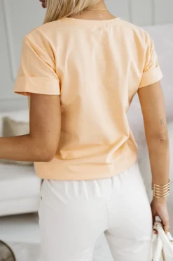 T-SHIRT BAWEŁNIANY Z NADRUKIEM KOTEK W OKULARACH MORELOWY