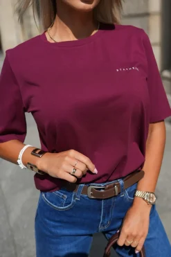 T-SHIRT BAWEŁNIANY Z NAPISEM STAYHERE BURGUNDOWY