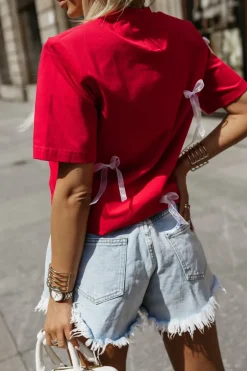 T-SHIRT BAWEŁNIANY Z PODUSZKAMI NA RAMIONACH W KOKARDKI CZERWONY