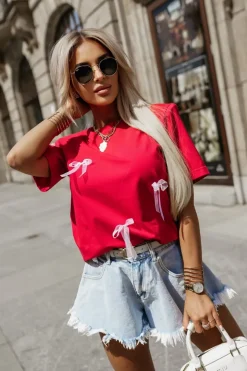 T-SHIRT BAWEŁNIANY Z PODUSZKAMI NA RAMIONACH W KOKARDKI CZERWONY