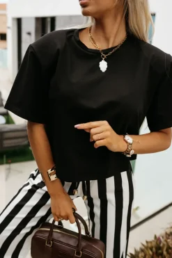 T-SHIRT BAWEŁNIANY Z PODUSZKAMI NA RAMIONACH CZARNY