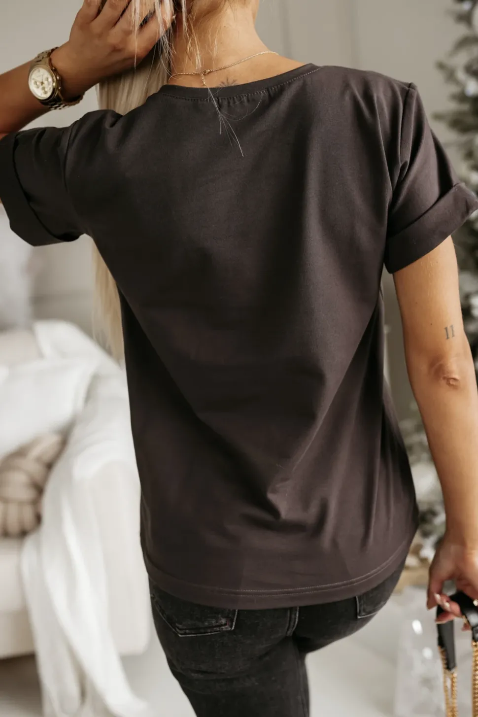 T-SHIRT BAWEŁNIANY ZE ZŁOTYM NAPISEM MERRY CHRISTMAS BRĄZOWY