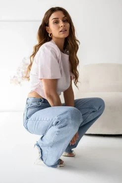 T-SHIRT SHORT Z PODUSZKAMI NA RAMIONACH PUDROWY RÓŻ