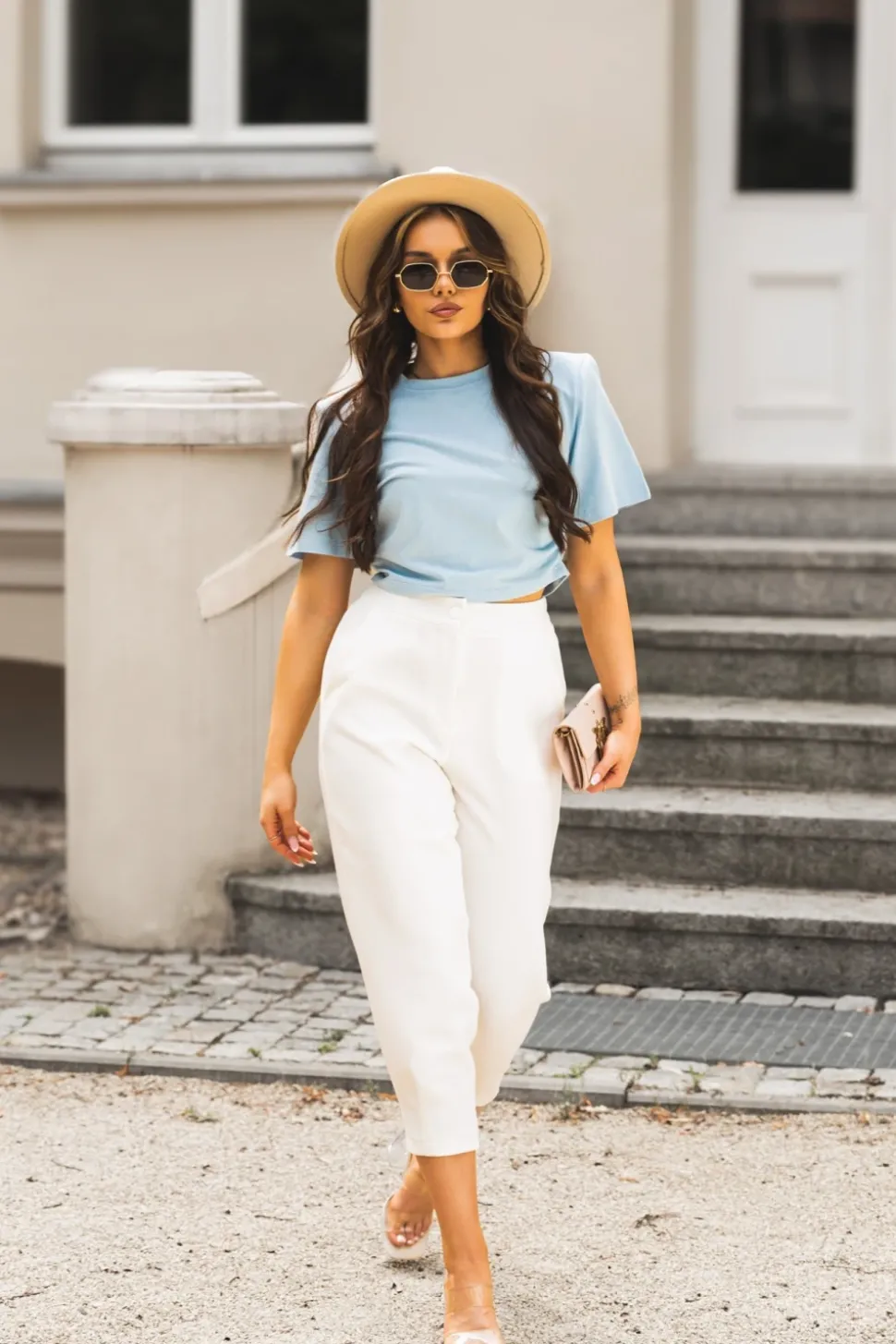 T-SHIRT SHORT Z PODUSZKAMI NA RAMIONACH BŁĘKITNY