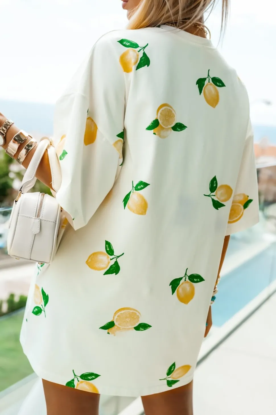 T-SHIRT TUNIKA Z BAWEŁNY O KROJU OVERSIZE W CYTRYNY ECRU