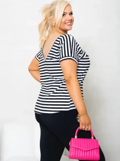 T-SHIRT V-NECK Z WYCIĘCIEM NA PLECACH W PASKI BIAŁO-CZARNE