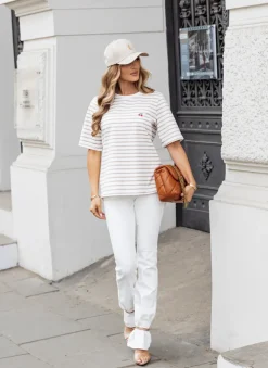 T-SHIRT Z HAFTEM WISIENKI W PASKI BIAŁO-BEŻOWE