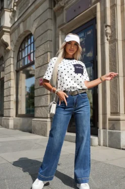 T-SHIRT Z KIESZONKĄ W GRANATOWE KROPKI BIAŁY