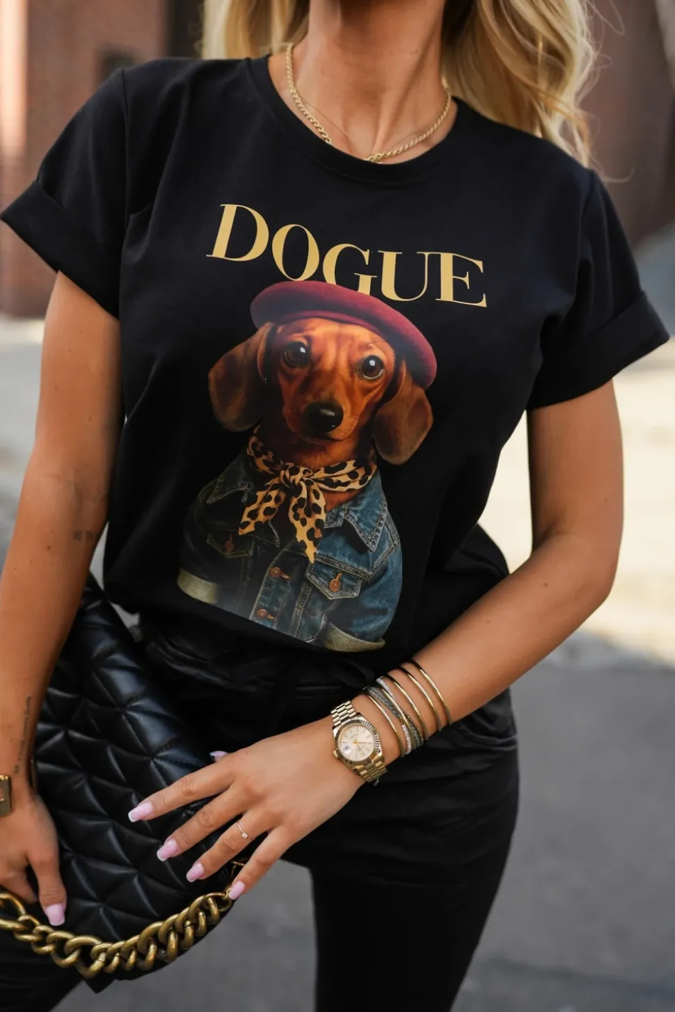 T-SHIRT Z NADRUKIEM DOGUE CZARNY