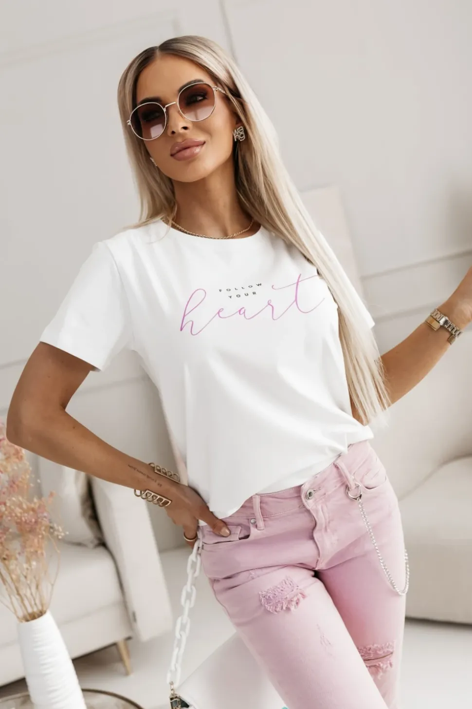 T-SHIRT Z NADRUKIEM FOLLOW YOUR HEART BIAŁY