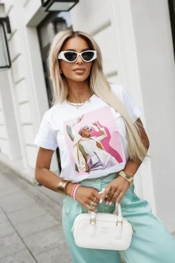 T-SHIRT Z NADRUKIEM KOBIETA W OKULARACH BIAŁY