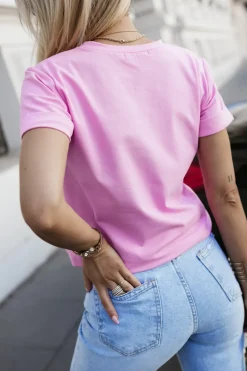 T-SHIRT Z NADRUKIEM KOBIETA W OKULARACH RÓŻOWY