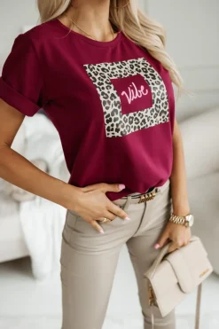 T-SHIRT Z PANTERKOWYM NADRUKIEM VIBE BURGUNDOWY