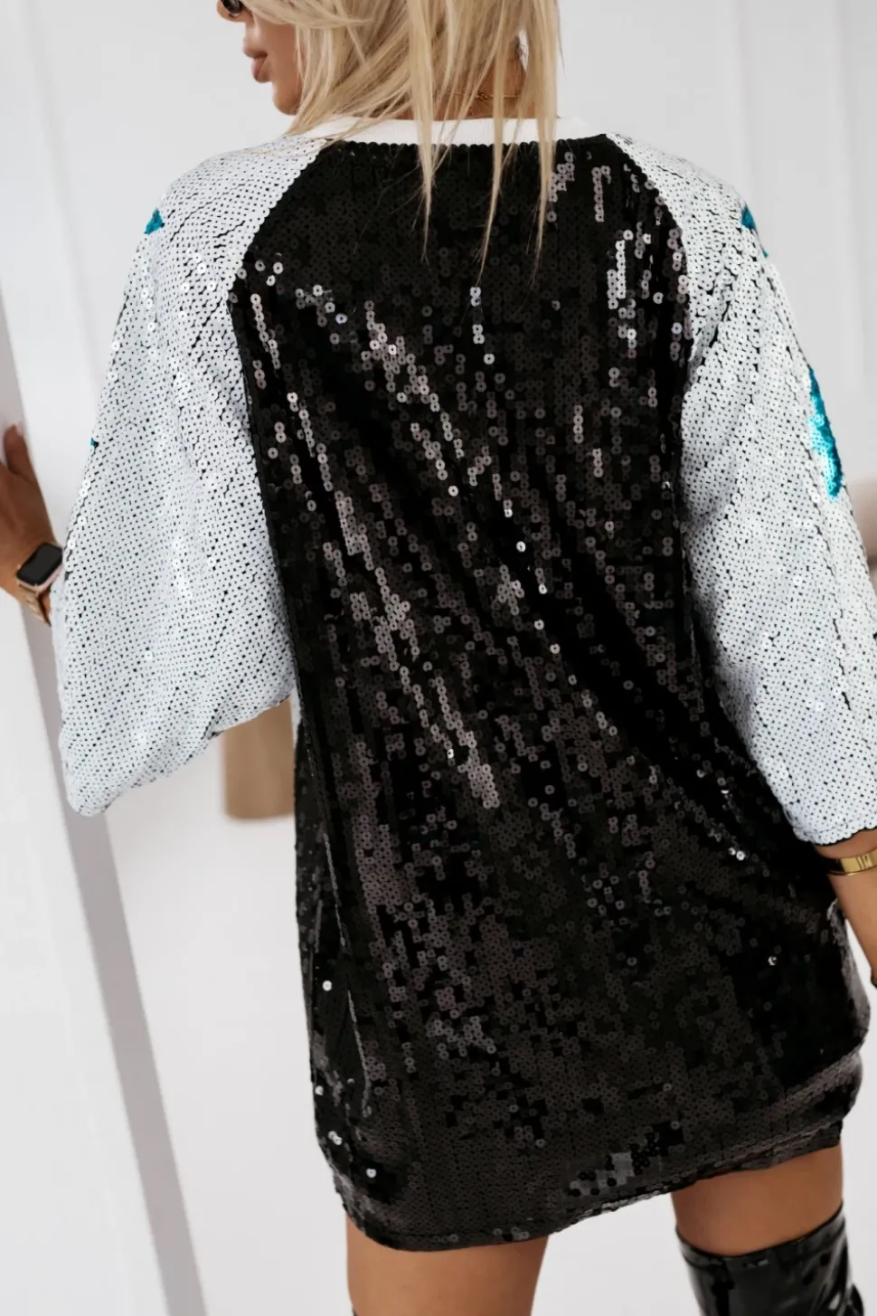 TUNIKA CEKINOWA OVERISZE Z KRÓTKIM RĘKAWEM NO 76 CZARNA