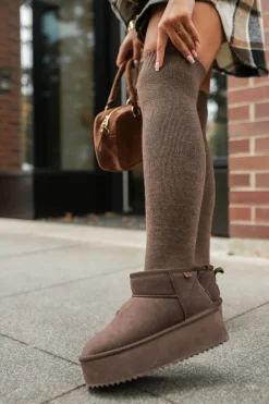 ZAKOLANÓWKI Z GRUBSZEGO MATERIAŁU CZEKOLADOWE